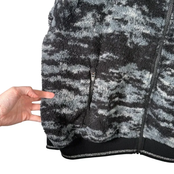 Athleta‎ Tugga Sherpa Jacket Full Zip Fog Camp Black Camo Womens Plus Size 1x - Image 4