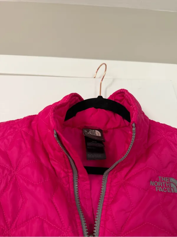 The North Face Fuscia Pink Puffer Vest - Image 6
