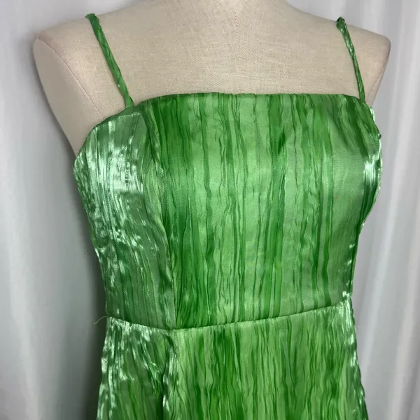 Lulu’s cocktail Elegant Green Dress spring spaghetti strap 
NWT Medium - Image 2