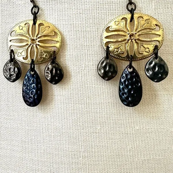Gold tone drop earrings - Image 2