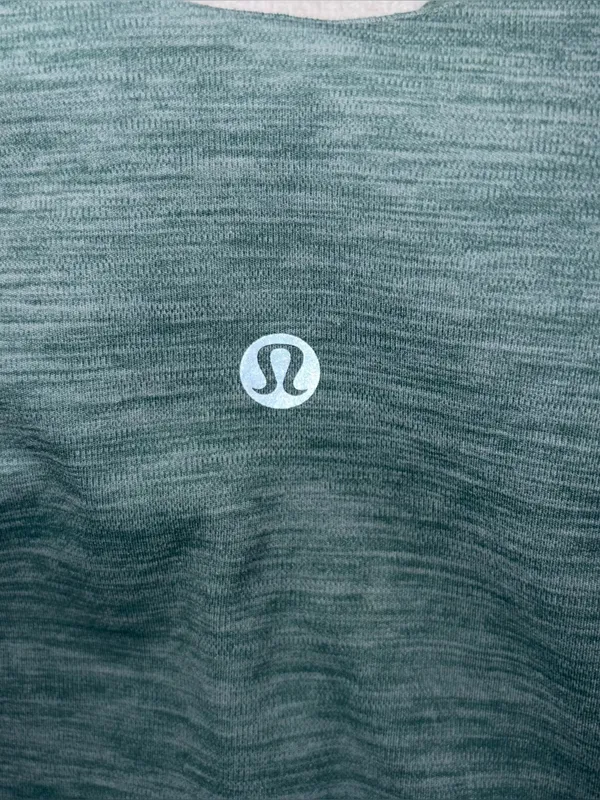Lululemon Womens Align Tank Top Size 8 Built in Bra Athleisure Workout Gym - Image 3