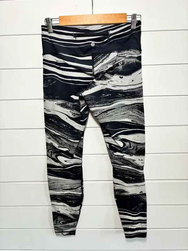 lululemon athletica Black & White Marble-Print Leggings Size 8 - Image 2