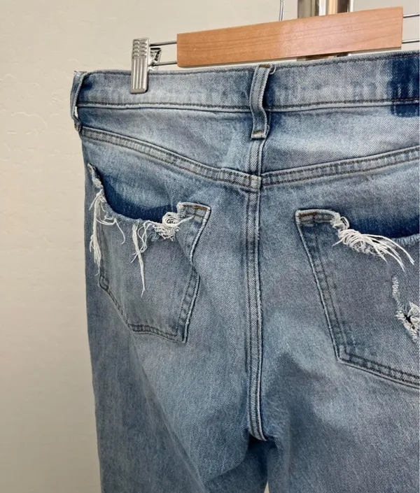 Abercrombie Mid-Rise Boyfriend Jeans - Image 4