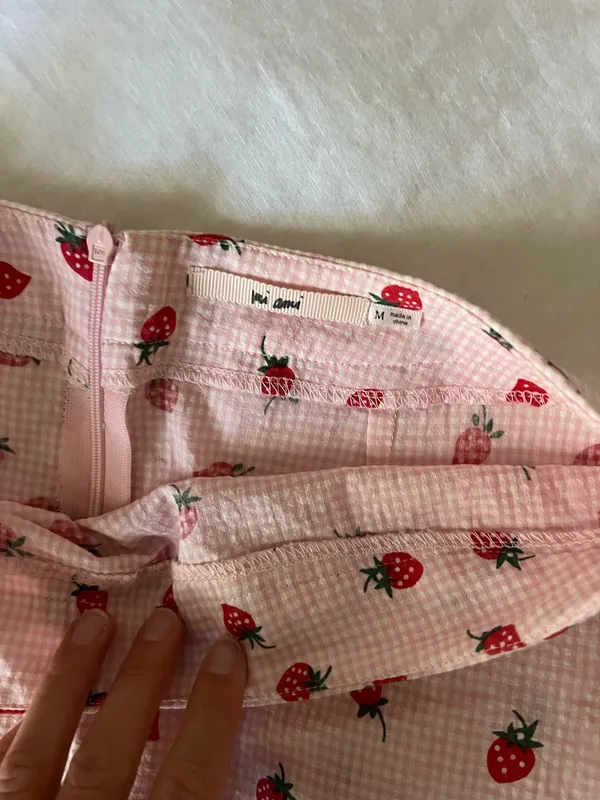 Strawberry pink mini skirt Size M - Image 3