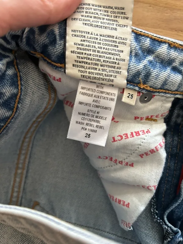 Alice + Olivia AO LA Perfect Crop Kick flare Jean in rebel rebel size 26 - Image 4