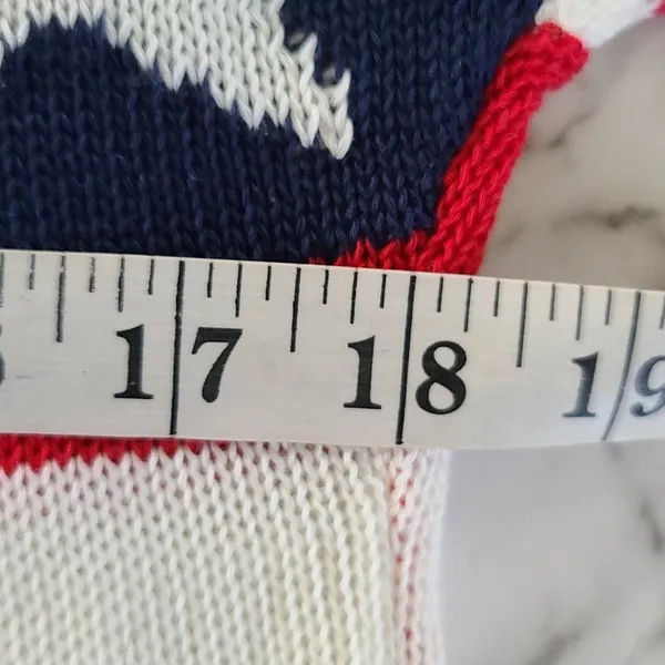 The Classic Americana sweater size medium - Image 4