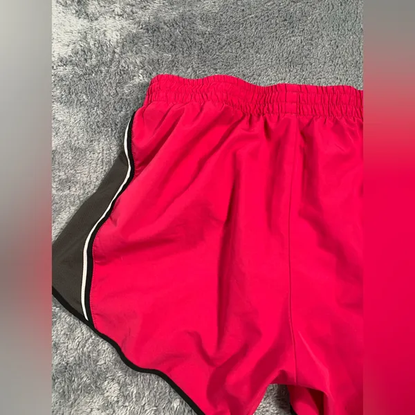 Nike dri-fit shorts pink medium - Image 11