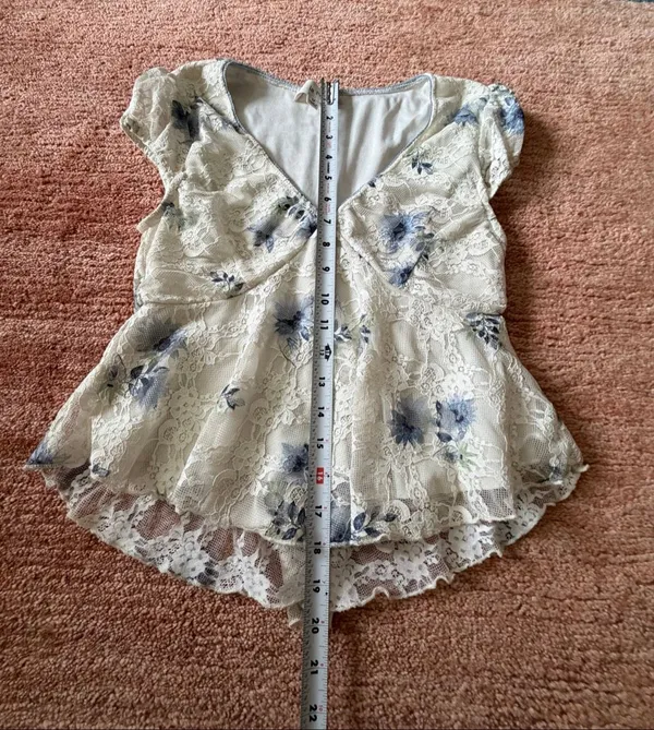 La Peche Ivory Blue Floral Lace Peplum Top Size M - Image 8