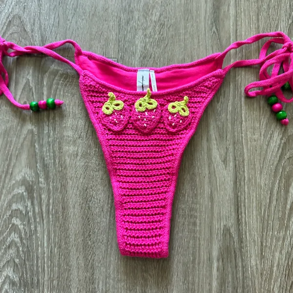 Urban Outfitters‎ Out From Under Strawberry Crochet Bikini New Small - Image 7