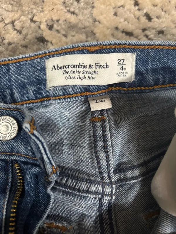 Abercrombie High-Rise Jeans - Image 2