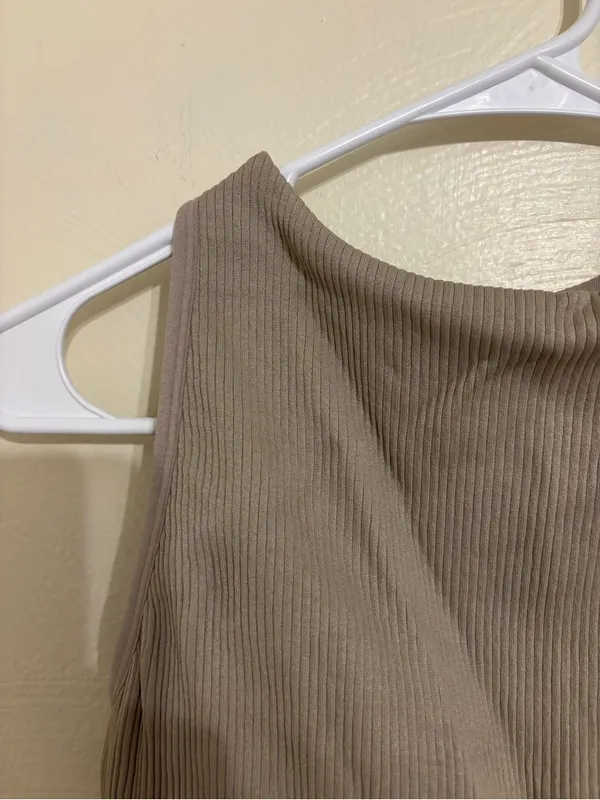 Betsey Johnson Performance Ribbed High Neck Crop Tank Sports Bra Taupe L - Image 5