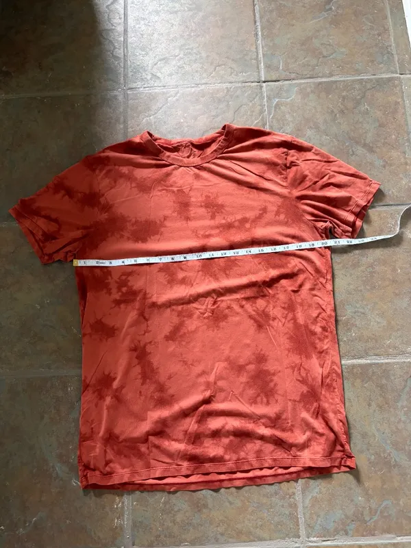 The Fundamental T-shirt in Rust Shibori Tie-Dye - Image 5