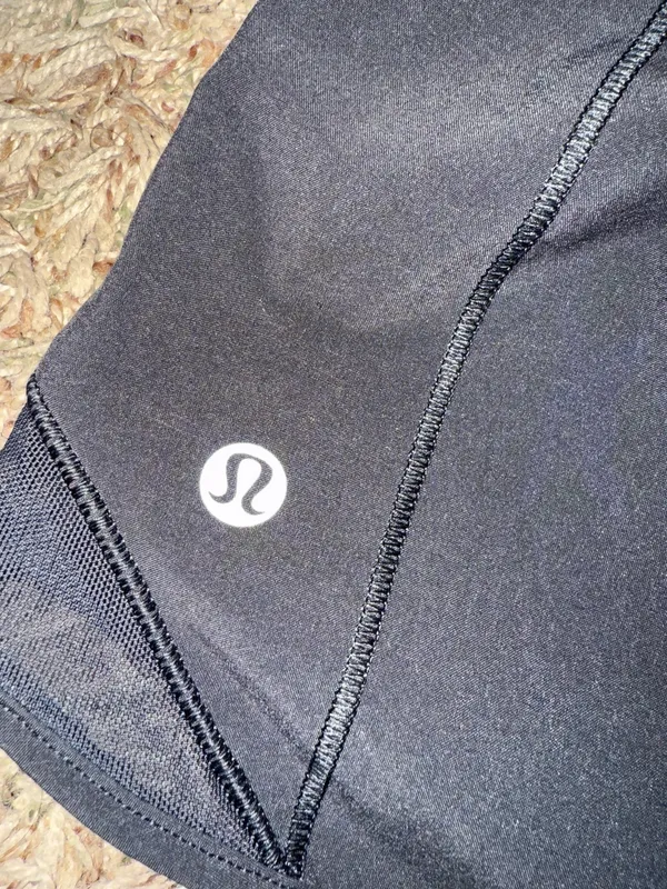 Lululemon Hotty Hot Shorts 2.5" Low-Rise - Image 3