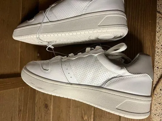 H&M NWT Women white sneakers size 6 - Image 5