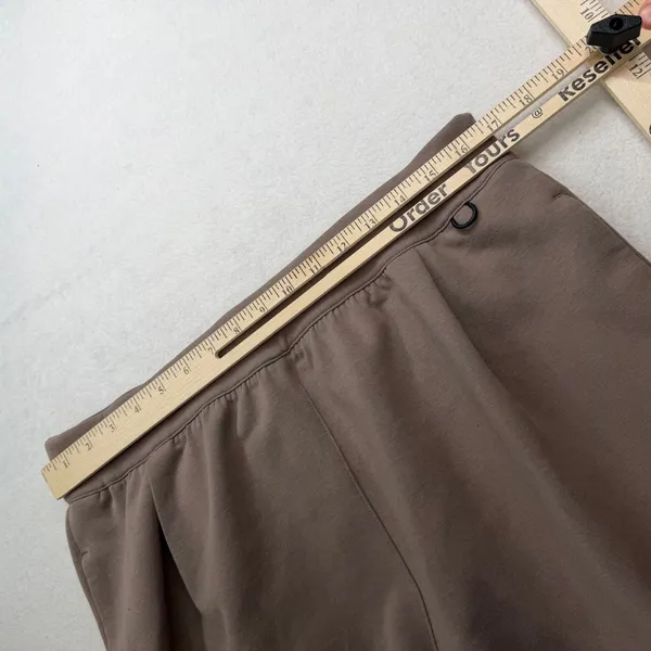 Nike Women's 24.7 ImpossiblySoft Dri-FIT 4'' Shorts HQ8179-233 Brown Large NWT - Image 10