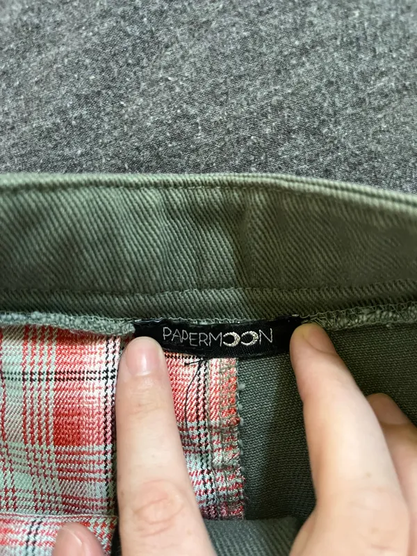 Green and red plaid mini skirt - Image 3