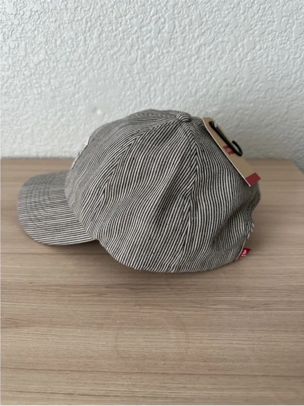 Levi's Grey Baseball Hat with Front Patch adjustable - Image 3