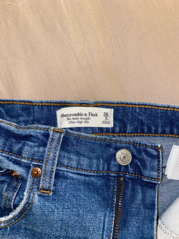 Abercrombie Jeans - Image 3