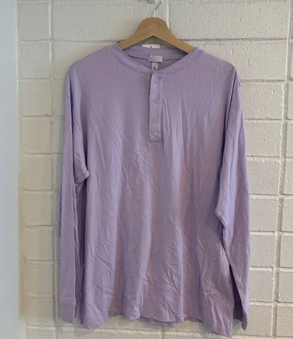 NWT SKIMS boyfriend longsleeve Henley shirt in lily - Image 4