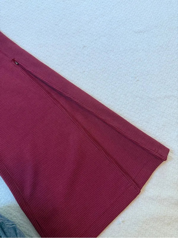 Lululemon Brushed Softstreme Rib Zip Flare 32.5" Pomegranate 10 RARE - Image 6