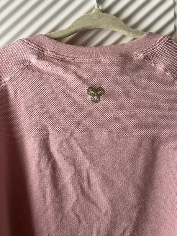 Aritzia Cropped Long Sleeve Shirt - Image 3