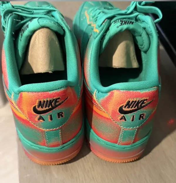 Size 9.5 - Nike Air Force 1 '07 Low Stadium Green Crimson - Image 6