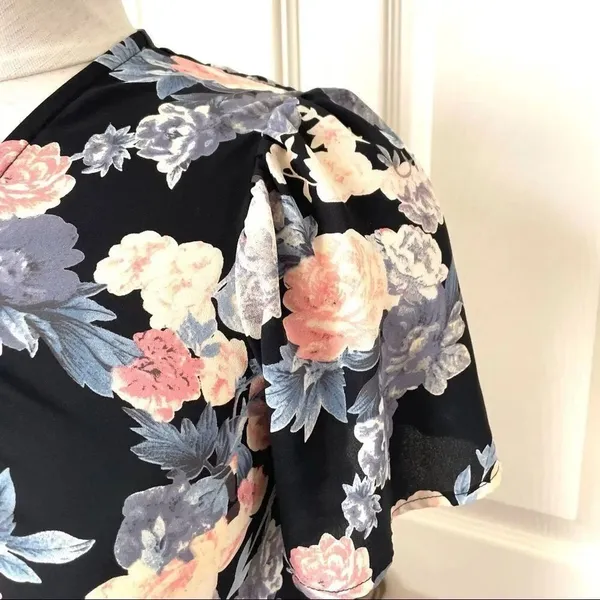 Kimichi Blue black floral tie front short sleeved top - Image 6