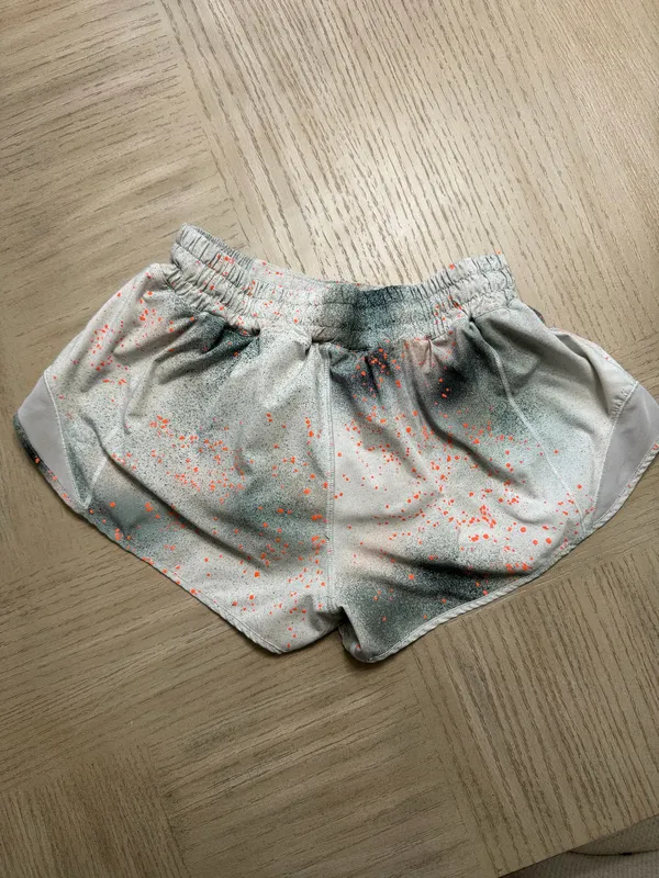 Lululemon Shorts Hotty Hot 2.5" - Image 2