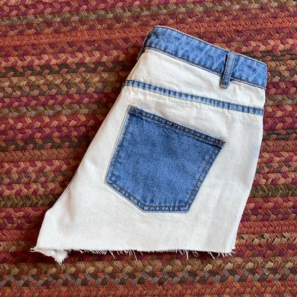 Missguided RIOT TWO TONE HIGH RISE MOM JEAN SHORTS - Image 2