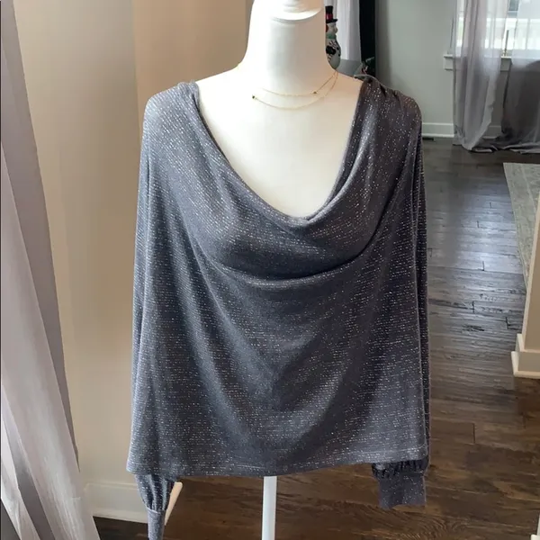 FREE PEOPLE Gray/Metallic Silver DrapeNeck Top Size M NEW - Image 4