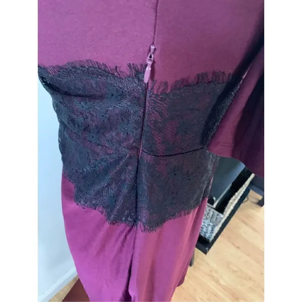 Size small burgundy dress with lace - Image 4