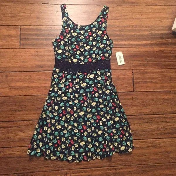 Forever 21 Floral Fit & Flare Dress Lace Cutout Waist Size Small NWT - Image 2