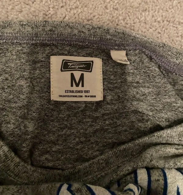 American Eagle UConn long sleeve - Image 3