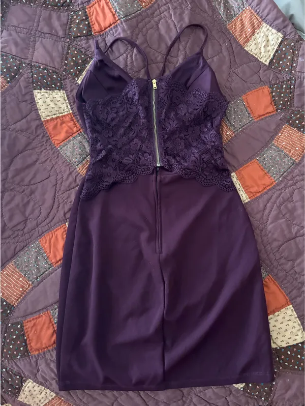 Burgundy lace back formal dress - Image 2