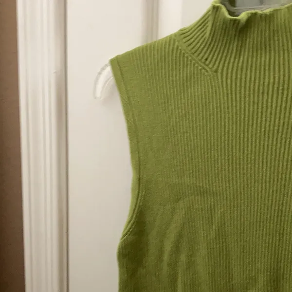 FINAL MARKDOWN Investments ribbed sleeveless top large - Image 2