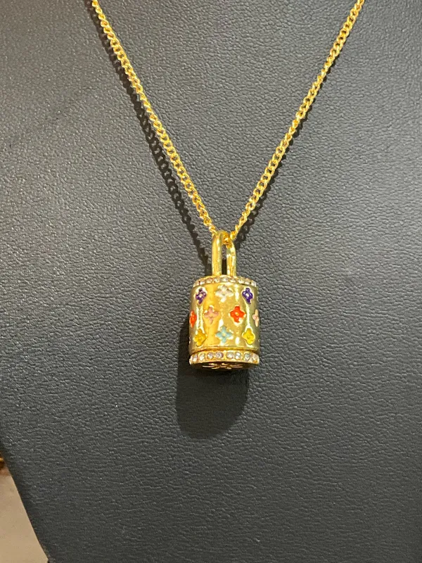 Elegant Gold Necklace with Colorful Pendant - Image 4