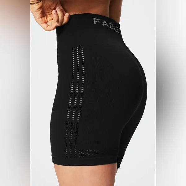 NWT! Fabletics Sync Seamless High-Waisted 6'' Short - Size Small‎ - Black C34 - Image 3