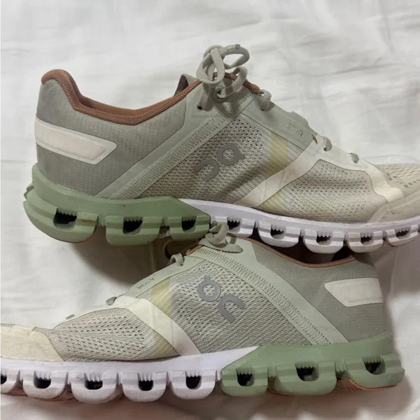 ON Running Shoes with Peach and Mint Accents - Image 2