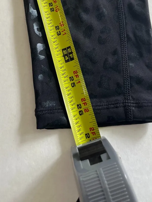 Sz M Pull On Black-on-black leopard print Leggings with side pockets - Image 12