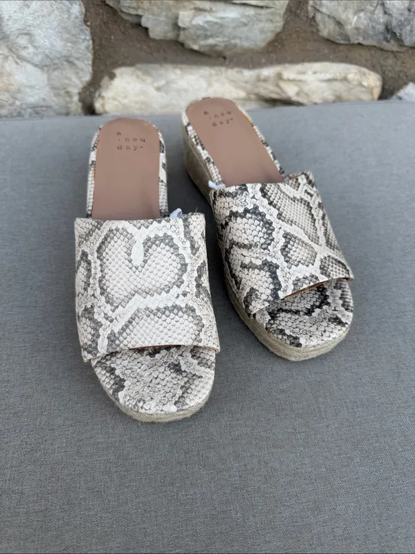 Target A New Day Woven Espadrille Wedge Slide Snake Print White size 6 NEW - Image 2