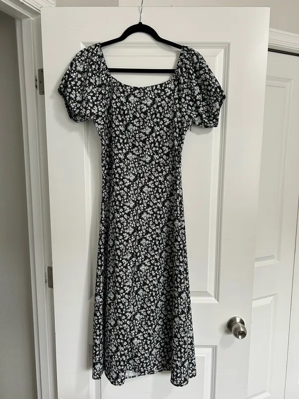 Floral Puff Sleeve Black Midi Dress Women’s Size Medium - Image 4