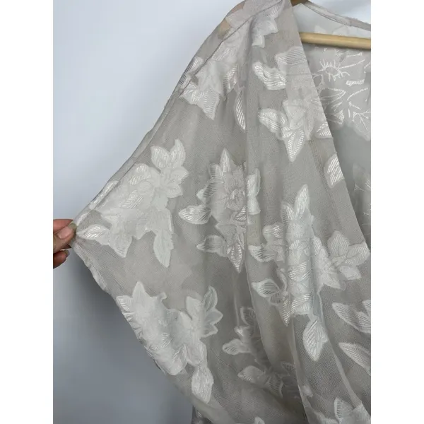 WAYF Gray Neutral Sheer Floral Dean Crossover Peplum‎ Blouse Top Size 1X - Image 3