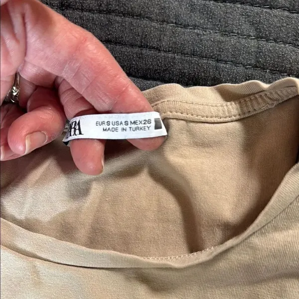 Zara Classic Tan Sleeveless Crop Top. Size Small. - Image 5