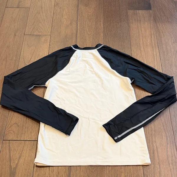 Hunter x Target Black and White Rash Guard Size Small - C16-002 - Image 5