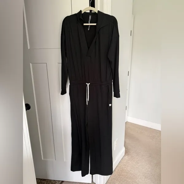 Vuori‎ Black Lux Intentions Knit Jumpsuit Drawstring Waist V Neck Long Sleeve - Image 2