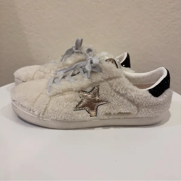 Vintage Havana Women's Melina Embellished Faux Fur Sneakers Size 6 Preowned - Image 4