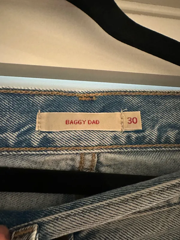 Levi’s Baggy Dad Light Wash Jeans - Image 4
