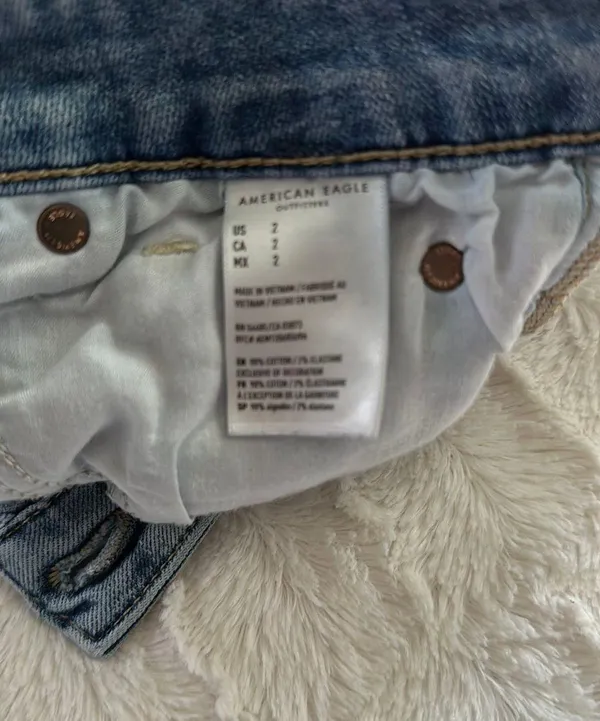 American Eagle Outfitters High Rise Shorties - Image 3