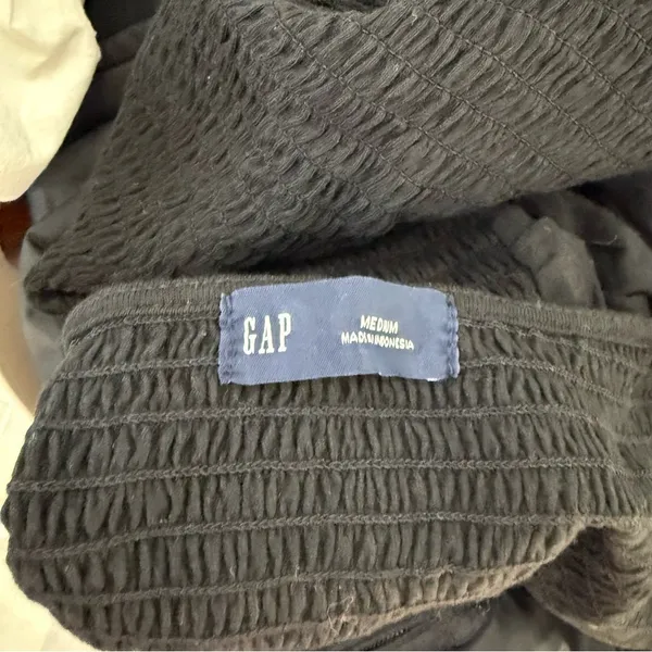 NWT GAP Long Sleeve Scoop Neck Top Black Size Medium - Image 2