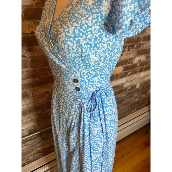 Sienna Sky Light Blue Floral Faux Wrap Midi Dress XS Flutter Sleeve Keyhole Back - Image 4